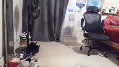 Snapshot of crazy4feetmanic chatting on May 29, 1:36 am drbucknaked online show from May 29, 1:36 am