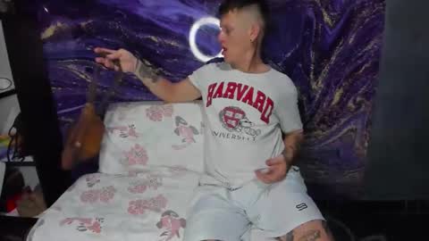 Snapshot of crazy_acouple_donpillo chatting on November 9, 2:32 am crazy_acouple_donpillo online show from November 9, 2:32 am