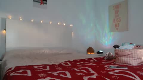 crazy sweetie online show from April 5, 9:06 am