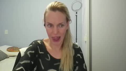 Anny online show from April 1, 12:22 am