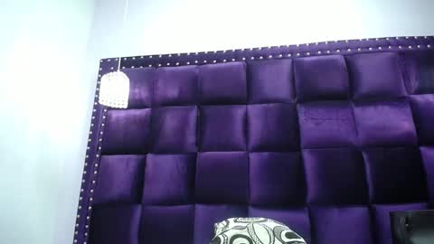 Snapshot of crazyonme chatting on December 10, 11:11 am diosalinda online show from December 10, 11:11 am