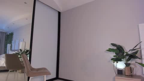 Snapshot of creambaby1 chatting on February 4, 8:09 am ALEXA AND WALLY online show from February 4, 8:09 am