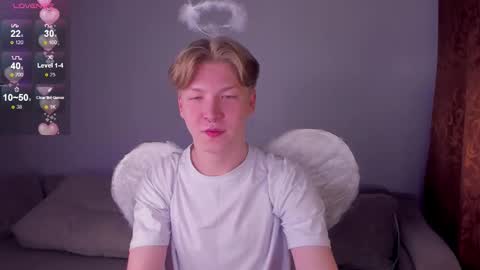 Snapshot of creamcherrystudio chatting on October 29, 3:53 am TheMikeSever online show from October 29, 3:53 am