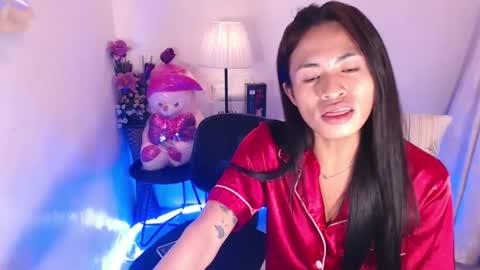 Snapshot of creamy_drake chatting on December 23, 12:19 pm creamy_drake online show from December 23, 12:19 pm