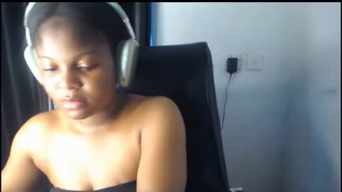 Snapshot of creamy_juicypussy chatting on October 1, 8:20 am Lady jasmine online show from October 1, 8:20 am