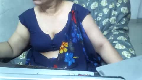 Snapshot of crezybhabihot chatting on January 27, 8:28 pm Sonika69 online show from January 27, 8:28 pm