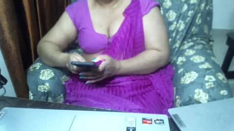 Snapshot of crezybhabihot chatting on January 30, 11:33 am Sonika69 online show from January 30, 11:33 am