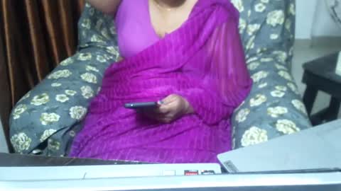 Snapshot of crezybhabihot chatting on January 31, 2:58 am Sonika69 online show from January 31, 2:58 am