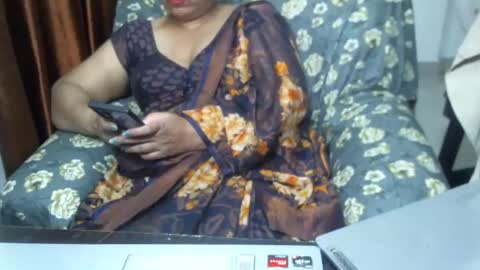 Snapshot of crezybhabihot chatting on February 2, 1:55 am Sonika69 online show from February 2, 1:55 am
