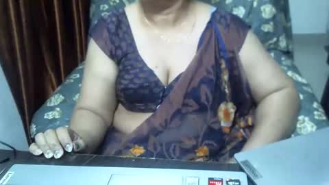 Snapshot of crezybhabihot chatting on February 15, 12:22 pm Sonika69 online show from February 15, 12:22 pm
