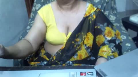 Snapshot of crezybhabihot chatting on March 2, 11:42 pm Sonika69 online show from March 2, 11:42 pm