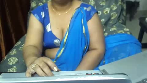 Snapshot of crezybhabihot chatting on March 4, 10:35 am Sonika69 online show from March 4, 10:35 am