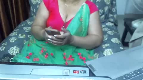 Snapshot of crezybhabihot chatting on March 8, 5:28 am Sonika69 online show from March 8, 5:28 am