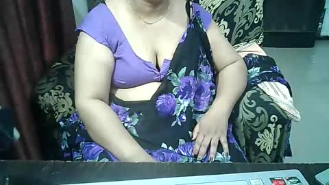 Snapshot of crezybhabihot chatting on September 8, 10:09 pm Sonika69 online show from September 8, 10:09 pm
