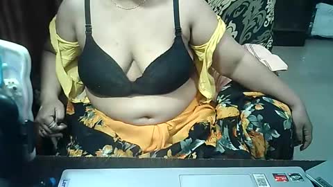 Snapshot of crezybhabihot chatting on September 20, 10:38 am Sonika69 online show from September 20, 10:38 am