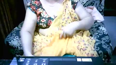 Snapshot of crezybhabihot chatting on October 2, 12:06 am Sonika69 online show from October 2, 12:06 am