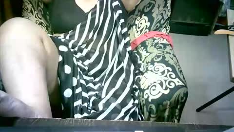 Snapshot of crezybhabihot chatting on February 15, 9:22 pm Sonika69 online show from February 15, 9:22 pm