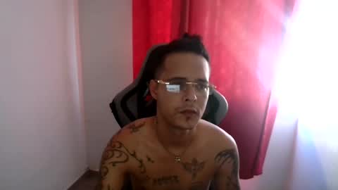 Snapshot of criatian_grey chatting on July 21, 7:05 pm criatian_grey online show from July 21, 7:05 pm