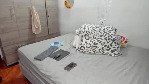 criistal_0 online show from July 8, 3:11 am