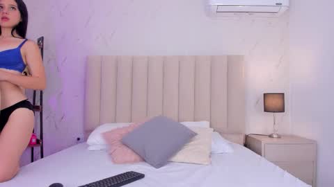 Cristal   online show from December 1, 1:49 pm