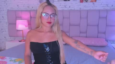 Snapshot of criistybloom chatting on May 7, 8:14 pm CristyBloom online show from May 7, 8:14 pm