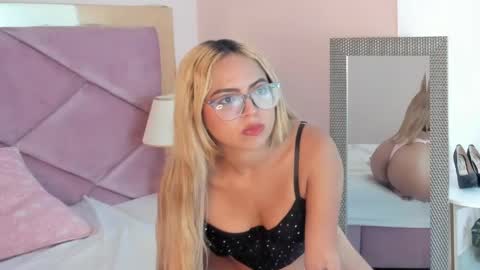 Snapshot of criistybloom chatting on May 11, 8:28 pm CristyBloom online show from May 11, 8:28 pm