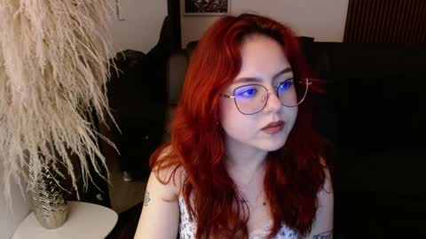 Snapshot of crimson_tati chatting on December 4, 10:46 am Tatiana online show from December 4, 10:46 am