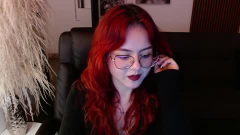 Snapshot of crimson_tati chatting on December 6, 7:32 am Tatiana online show from December 6, 7:32 am