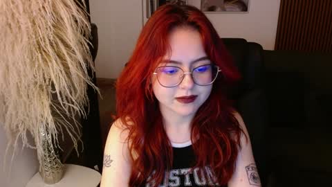 Snapshot of crimson_tati chatting on December 10, 10:28 am Tatiana online show from December 10, 10:28 am
