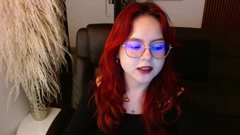 Snapshot of crimson_tati chatting on December 13, 7:36 am Tatiana online show from December 13, 7:36 am