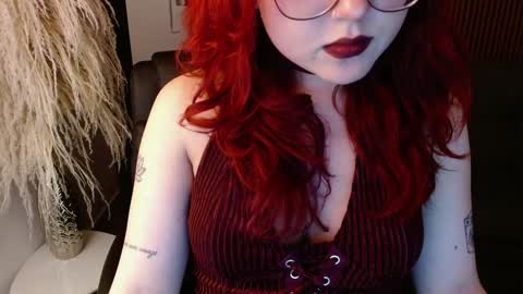 Snapshot of crimson_tati chatting on December 24, 5:05 am Tatiana online show from December 24, 5:05 am