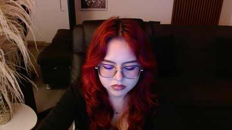 Snapshot of crimson_tati chatting on February 5, 9:15 am Tatiana online show from February 5, 9:15 am