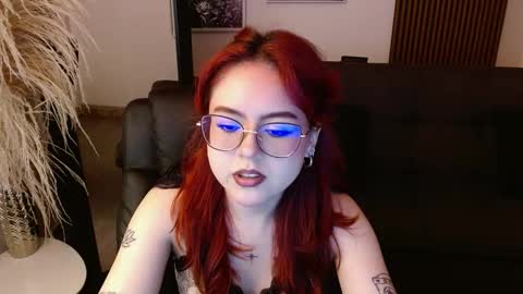 Snapshot of crimson_tati chatting on February 7, 3:45 am Tatiana online show from February 7, 3:45 am