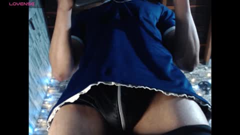 Snapshot of cris_angel01 chatting on October 28, 9:46 am Cris online show from October 28, 9:46 am