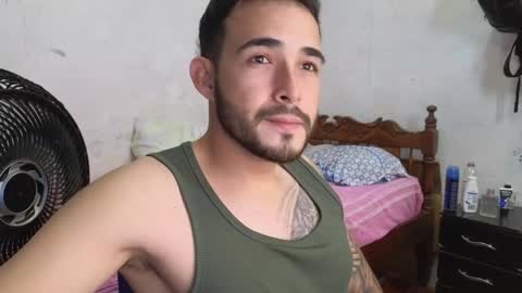 Snapshot of cris_simons chatting on February 6, 4:21 am cris_simons online show from February 6, 4:21 am