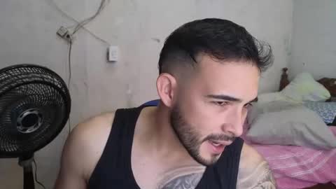 Snapshot of cris_simons chatting on February 12, 11:20 pm cris_simons online show from February 12, 11:20 pm