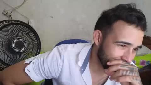 Snapshot of cris_simons chatting on February 27, 4:31 am cris_simons online show from February 27, 4:31 am