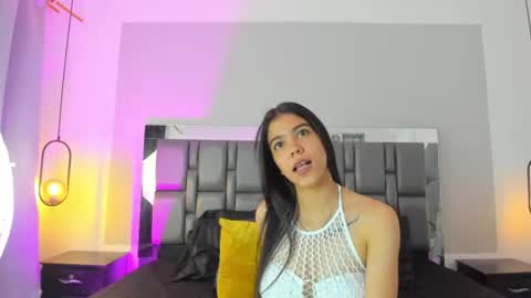 Snapshot of crisle_11 chatting on June 27, 12:22 pm Cris online show from June 27, 12:22 pm