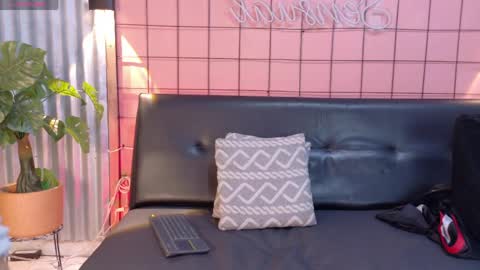criss_hardcock_ online show from May 14, 2:35 pm