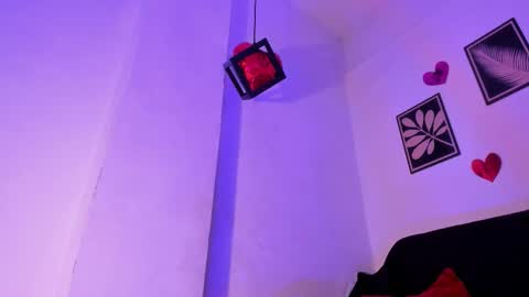 criss_zuri online show from February 16, 1:51 pm