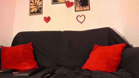 criss_zuri online show from February 17, 1:07 pm