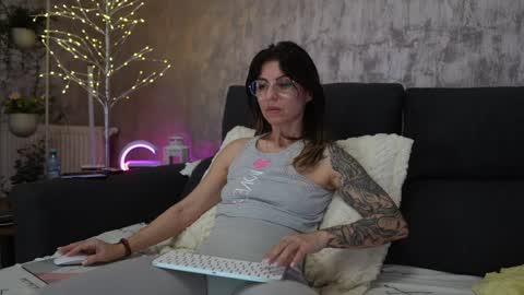 crissy_love online show from February 4, 12:29 am