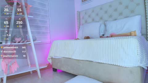 Snapshot of cristal_bunny chatting on January 8, 3:29 am Cristal online show from January 8, 3:29 am