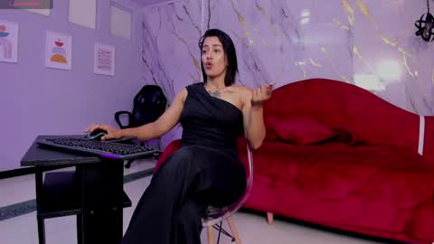 Snapshot of cristal_crossfit chatting on April 8, 10:26 am Cristal online show from April 8, 10:26 am