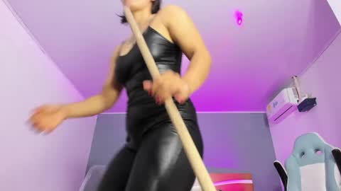 Snapshot of cristal_crossfit chatting on April 23, 12:29 pm Cristal online show from April 23, 12:29 pm