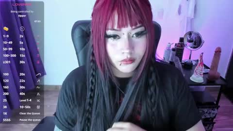 Snapshot of cristal_kosh chatting on January 8, 8:29 pm Cris online show from January 8, 8:29 pm