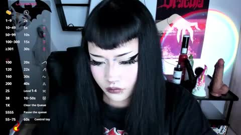 Snapshot of cristal_kosh chatting on October 29, 9:49 pm Cris online show from October 29, 9:49 pm