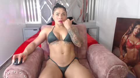 Snapshot of cristalbeautiful1 chatting on December 9, 2:17 pm Natalie online show from December 9, 2:17 pm