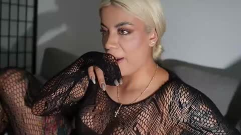 Laura online show from January 19, 2:37 am