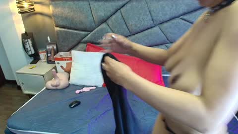 Snapshot of cristalmillf chatting on December 6, 10:41 pm CRISTAL MILF online show from December 6, 10:41 pm
